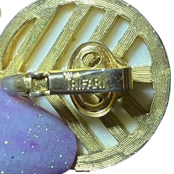 CROWN TRIFARI VINTAGE 60s COLLECTIBLE Cabochon Enamel Gold Tone Clip on Earrings - Picture 4 of 4